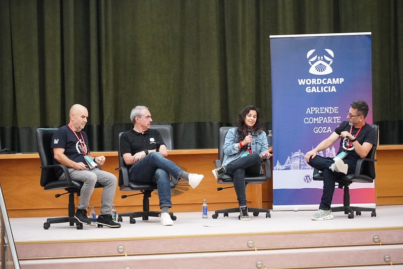 Mesa debate del futuro de profesionales con la IA